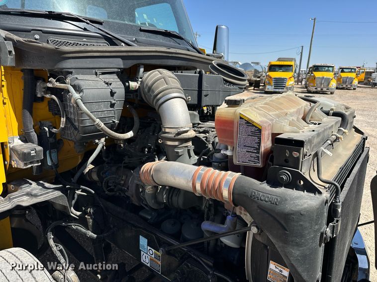 image for item EK0581 2022 Kenworth T680 semi truck