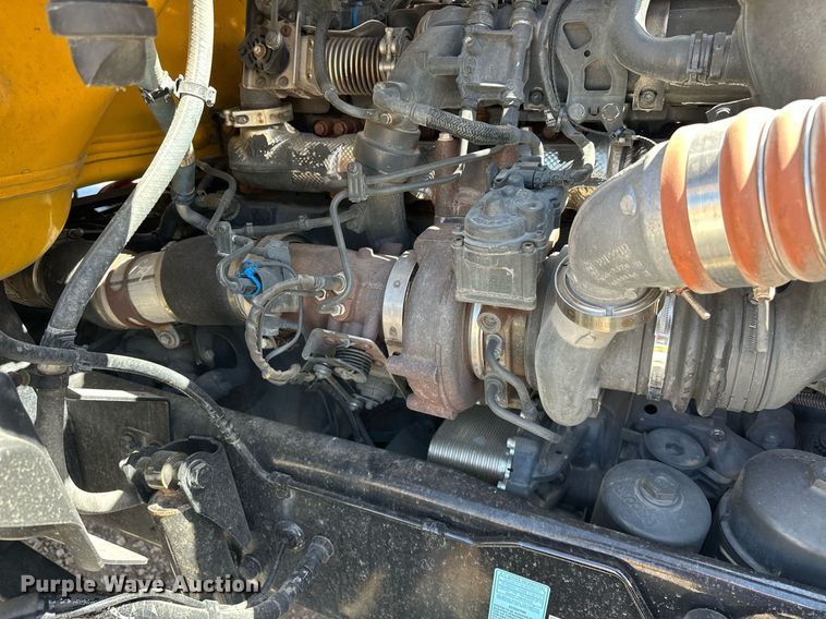 image for item EK0581 2022 Kenworth T680 semi truck