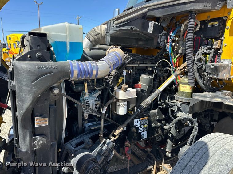 image for item EK0581 2022 Kenworth T680 semi truck