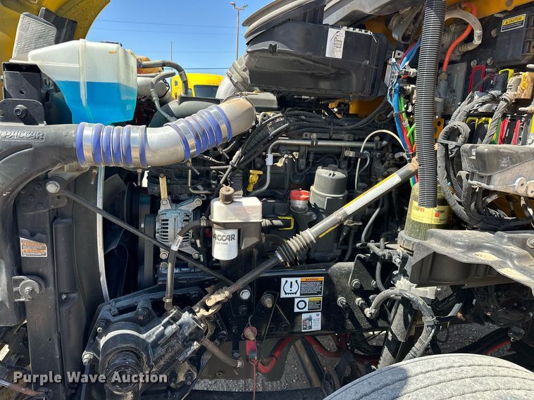 image for item EK0581 2022 Kenworth T680 semi truck