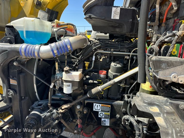 image for item EK0581 2022 Kenworth T680 semi truck