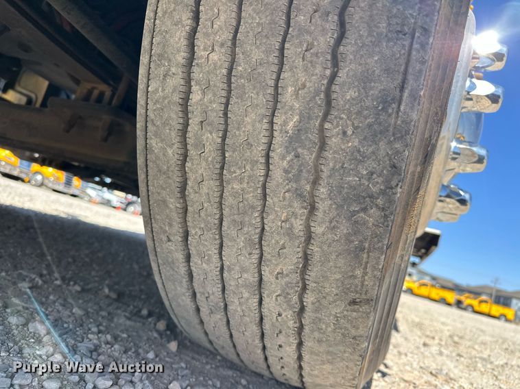 image for item EK0581 2022 Kenworth T680 semi truck