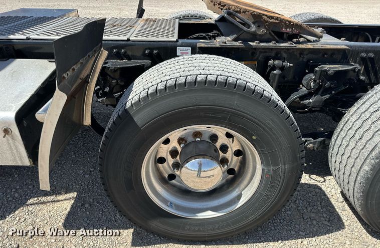 image for item EK0581 2022 Kenworth T680 semi truck