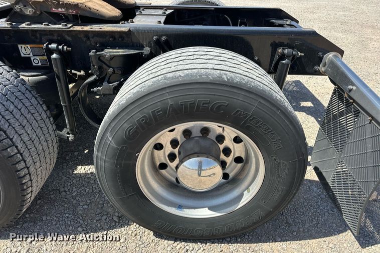 image for item EK0581 2022 Kenworth T680 semi truck