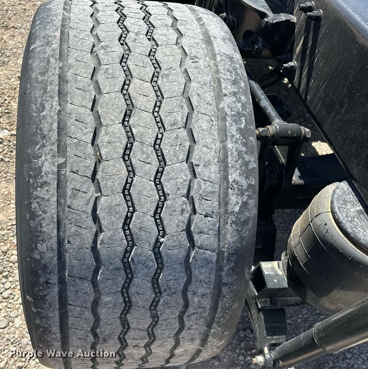 image for item EK0581 2022 Kenworth T680 semi truck