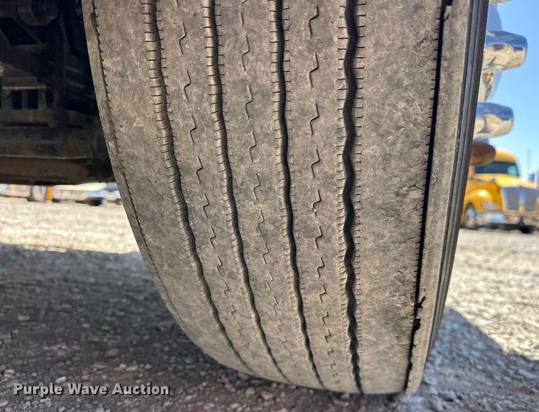 image for item EK0581 2022 Kenworth T680 semi truck