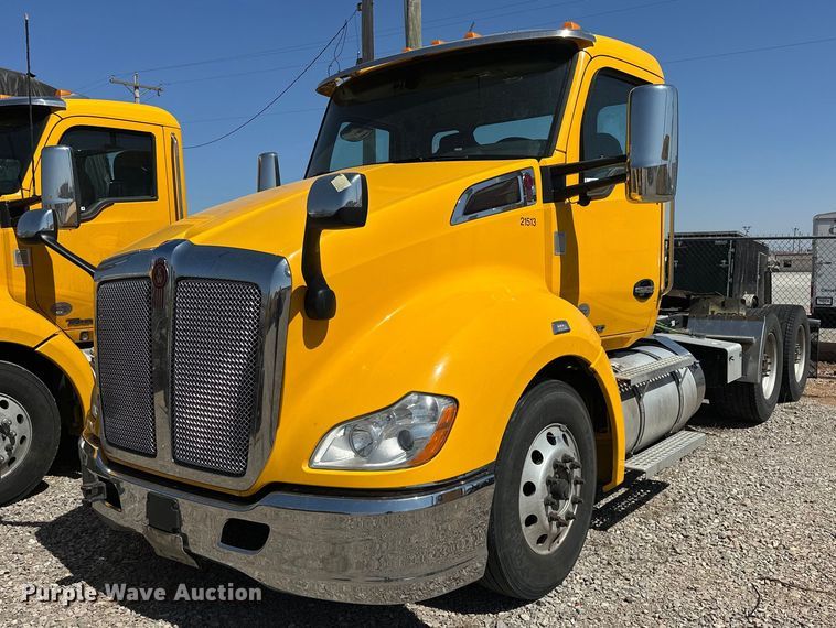 image for item EK0582 2021 Kenworth T680 semi truck