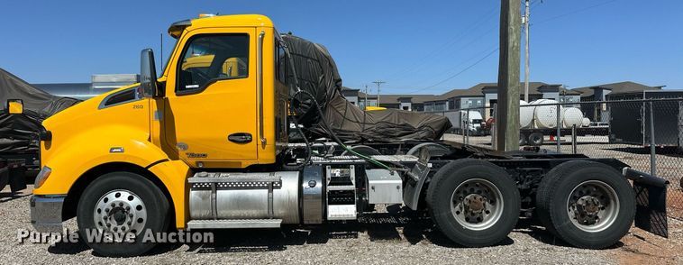 image for item EK0582 2021 Kenworth T680 semi truck
