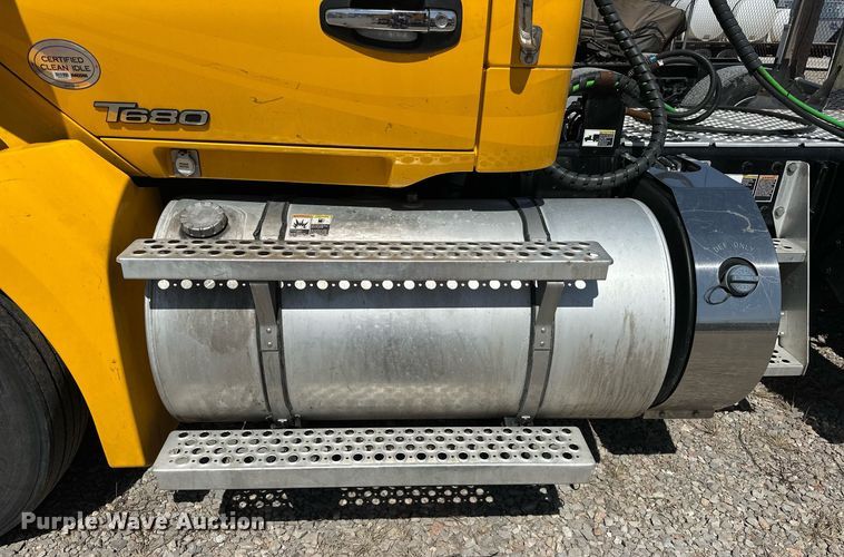 image for item EK0582 2021 Kenworth T680 semi truck