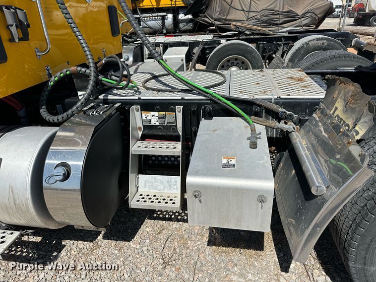 image for item EK0582 2021 Kenworth T680 semi truck