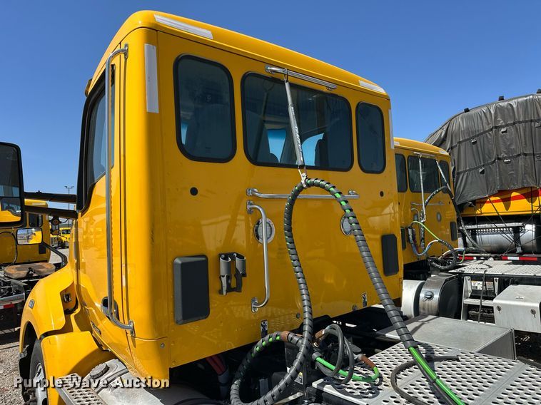 image for item EK0582 2021 Kenworth T680 semi truck