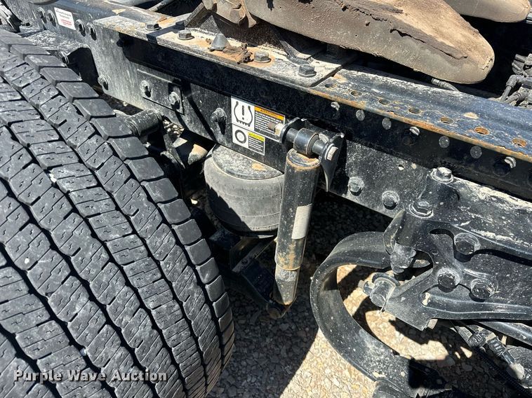 image for item EK0582 2021 Kenworth T680 semi truck