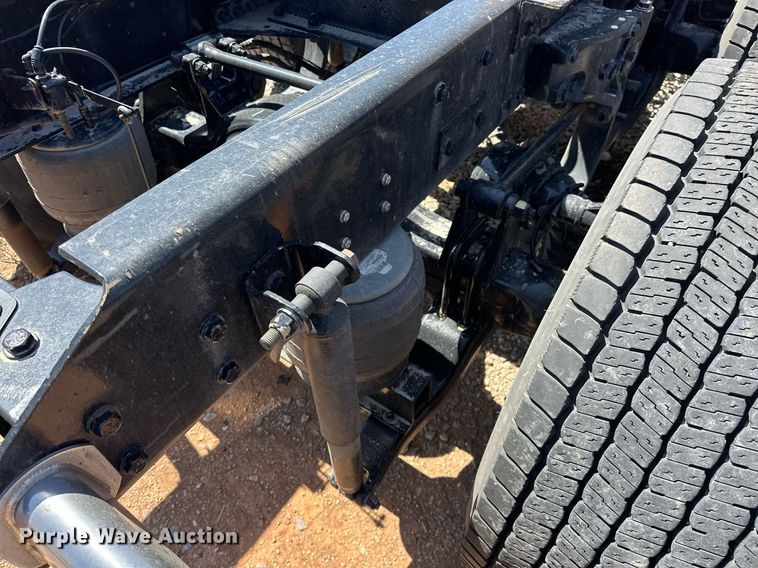 image for item EK0582 2021 Kenworth T680 semi truck