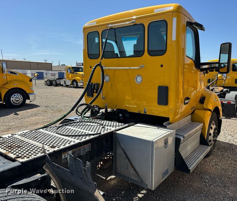 image for item EK0582 2021 Kenworth T680 semi truck