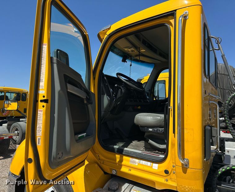 image for item EK0582 2021 Kenworth T680 semi truck