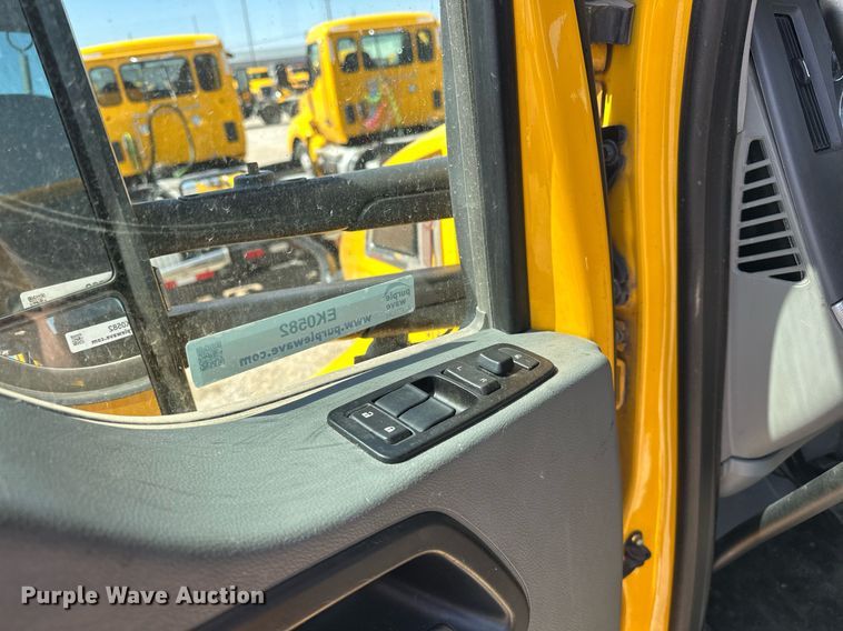 image for item EK0582 2021 Kenworth T680 semi truck