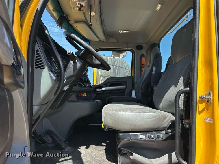 image for item EK0582 2021 Kenworth T680 semi truck