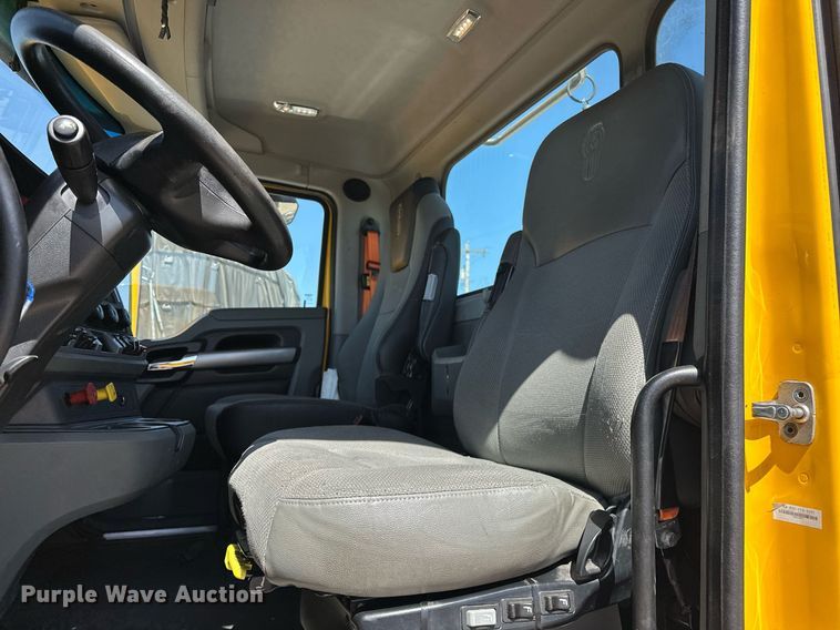 image for item EK0582 2021 Kenworth T680 semi truck