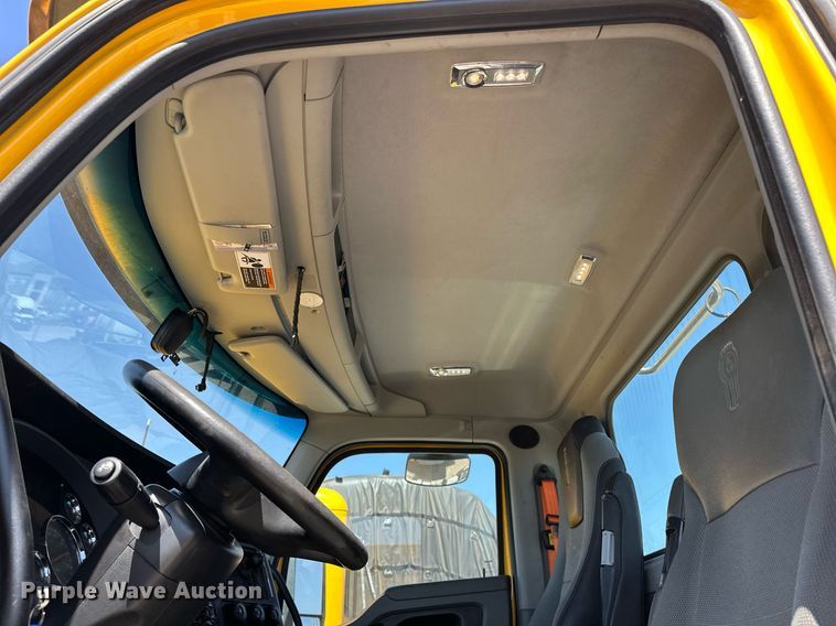 image for item EK0582 2021 Kenworth T680 semi truck