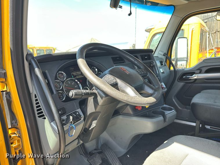 image for item EK0582 2021 Kenworth T680 semi truck