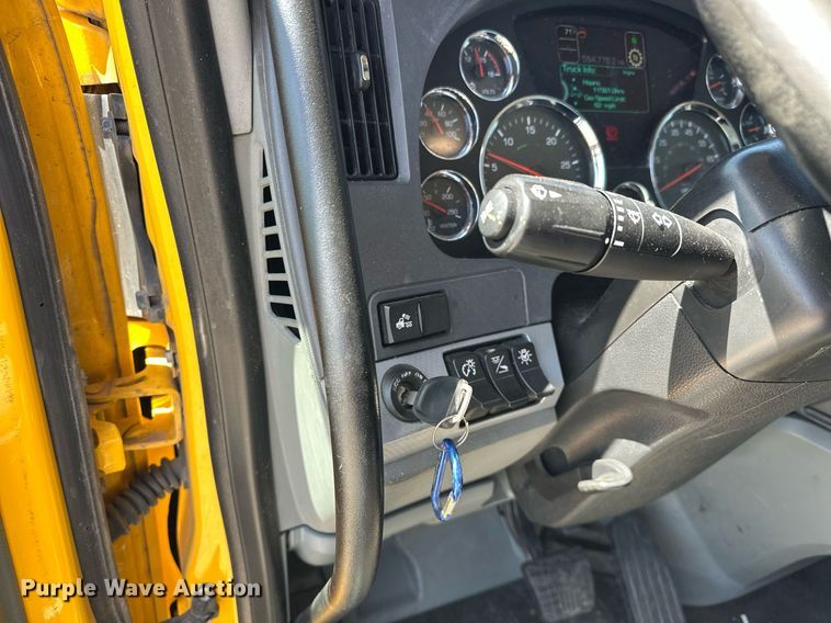 image for item EK0582 2021 Kenworth T680 semi truck