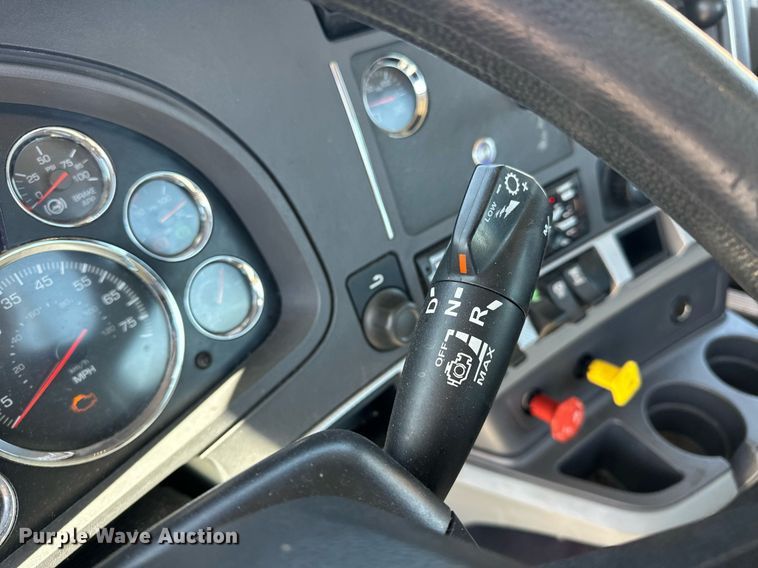 image for item EK0582 2021 Kenworth T680 semi truck