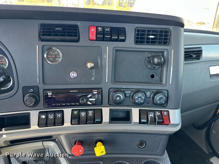 image for item EK0582 2021 Kenworth T680 semi truck