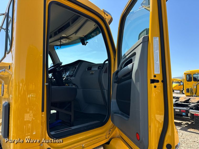 image for item EK0582 2021 Kenworth T680 semi truck