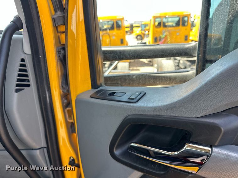 image for item EK0582 2021 Kenworth T680 semi truck