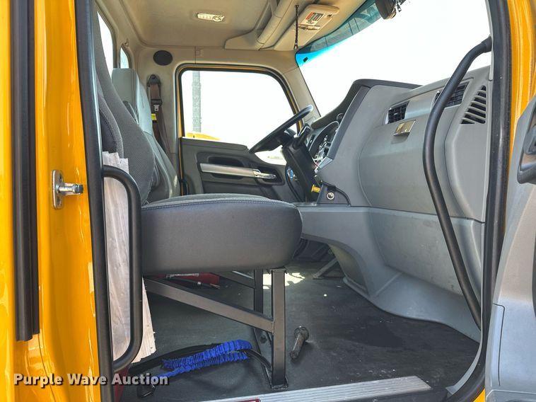 image for item EK0582 2021 Kenworth T680 semi truck