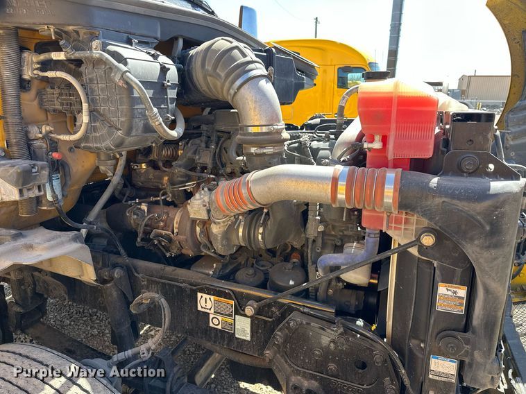 image for item EK0582 2021 Kenworth T680 semi truck