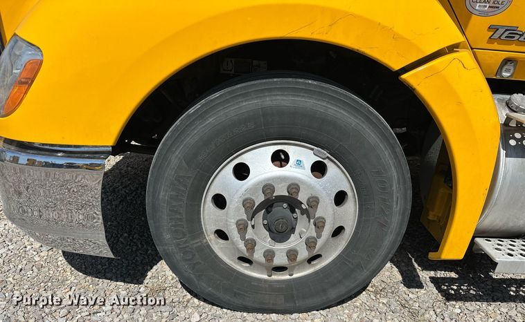 image for item EK0582 2021 Kenworth T680 semi truck