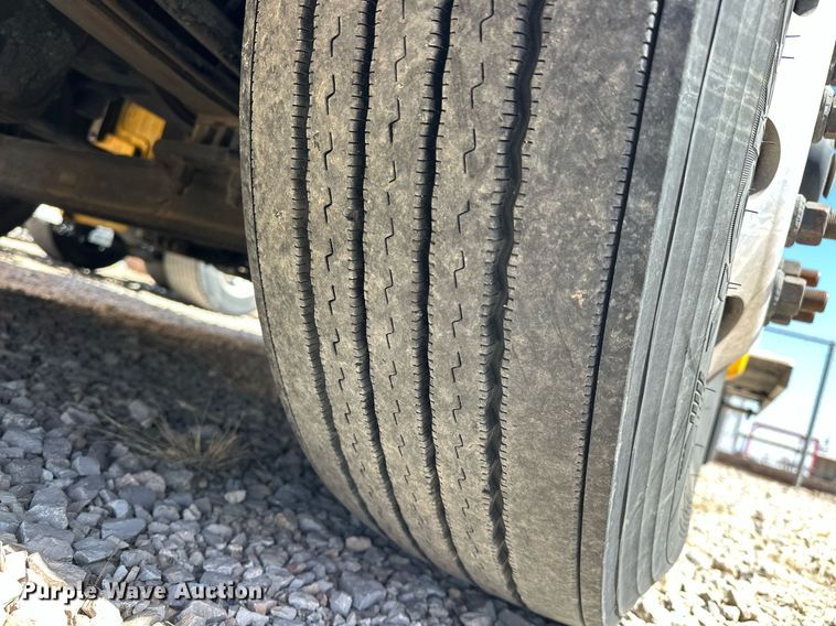 image for item EK0582 2021 Kenworth T680 semi truck