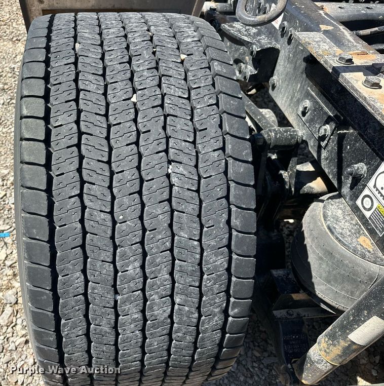 image for item EK0582 2021 Kenworth T680 semi truck