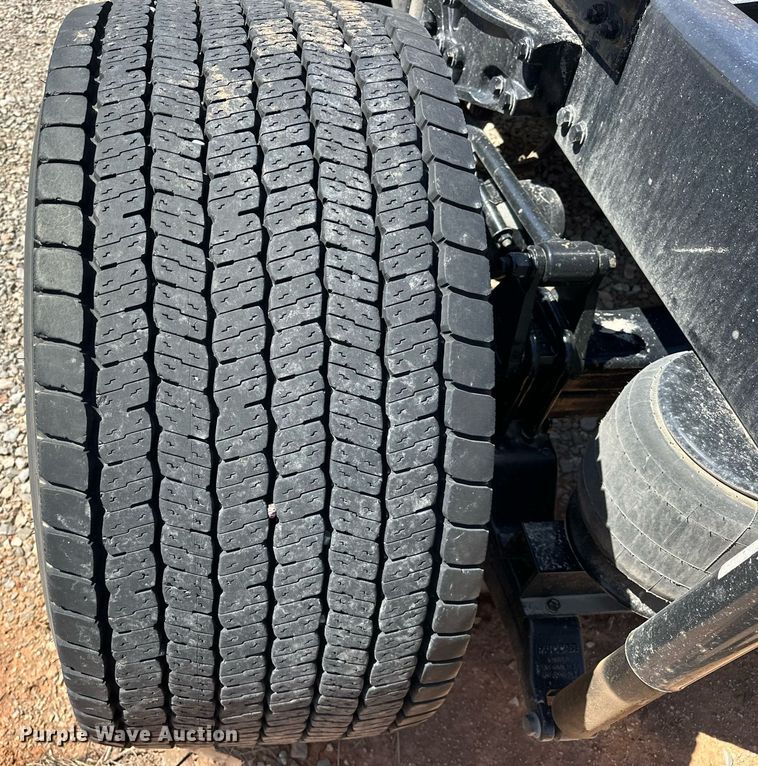 image for item EK0582 2021 Kenworth T680 semi truck