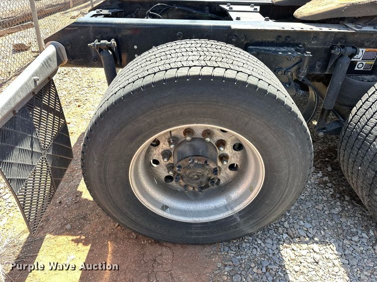 image for item EK0582 2021 Kenworth T680 semi truck