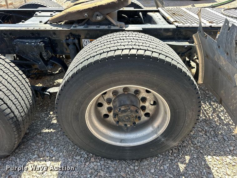 image for item EK0582 2021 Kenworth T680 semi truck