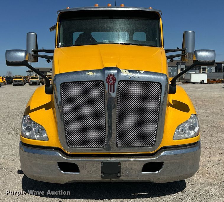 image for item EK0583 2021 Kenworth T680 semi truck