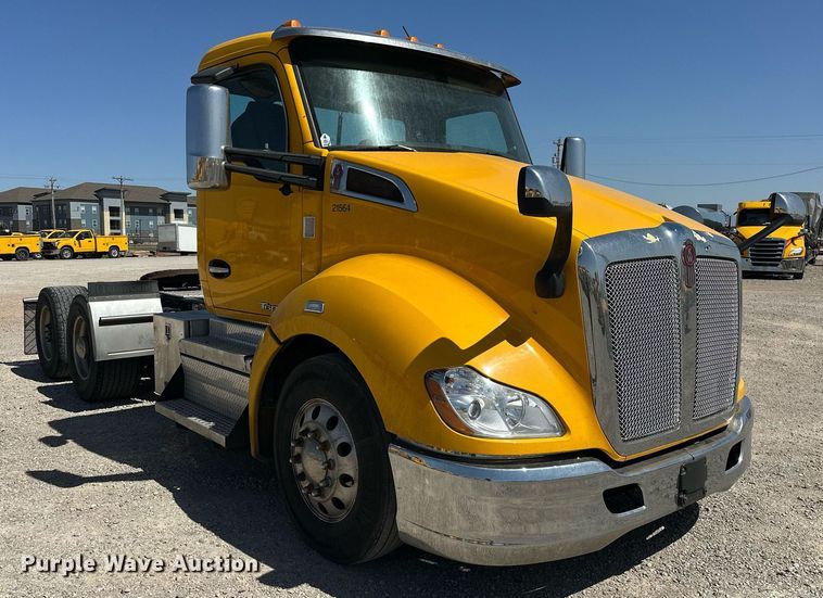 image for item EK0583 2021 Kenworth T680 semi truck