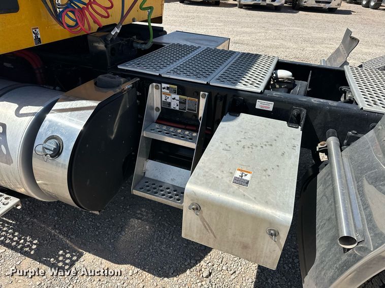 image for item EK0583 2021 Kenworth T680 semi truck