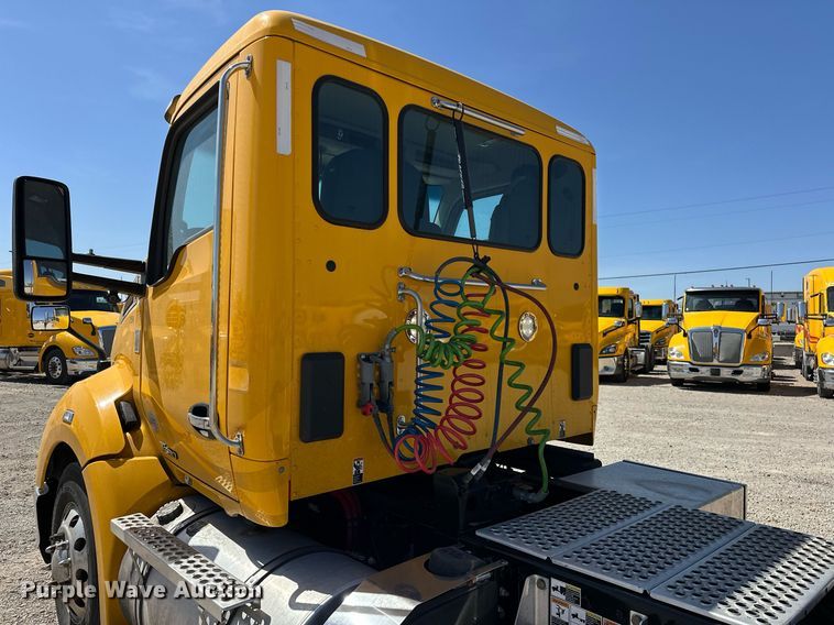 image for item EK0583 2021 Kenworth T680 semi truck