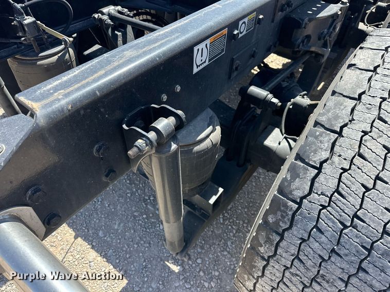 image for item EK0583 2021 Kenworth T680 semi truck