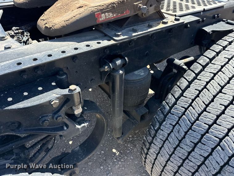 image for item EK0583 2021 Kenworth T680 semi truck