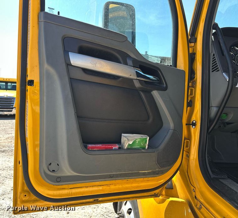 image for item EK0583 2021 Kenworth T680 semi truck