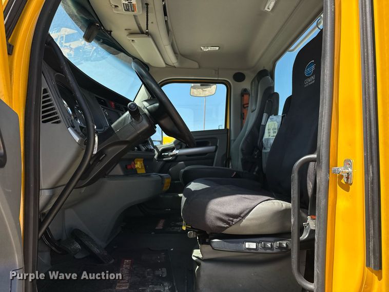 image for item EK0583 2021 Kenworth T680 semi truck