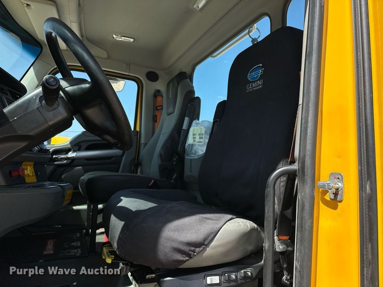 image for item EK0583 2021 Kenworth T680 semi truck