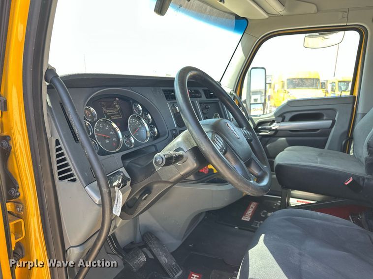 image for item EK0583 2021 Kenworth T680 semi truck