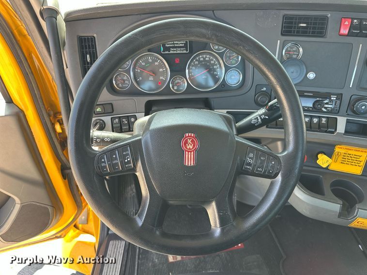 image for item EK0583 2021 Kenworth T680 semi truck