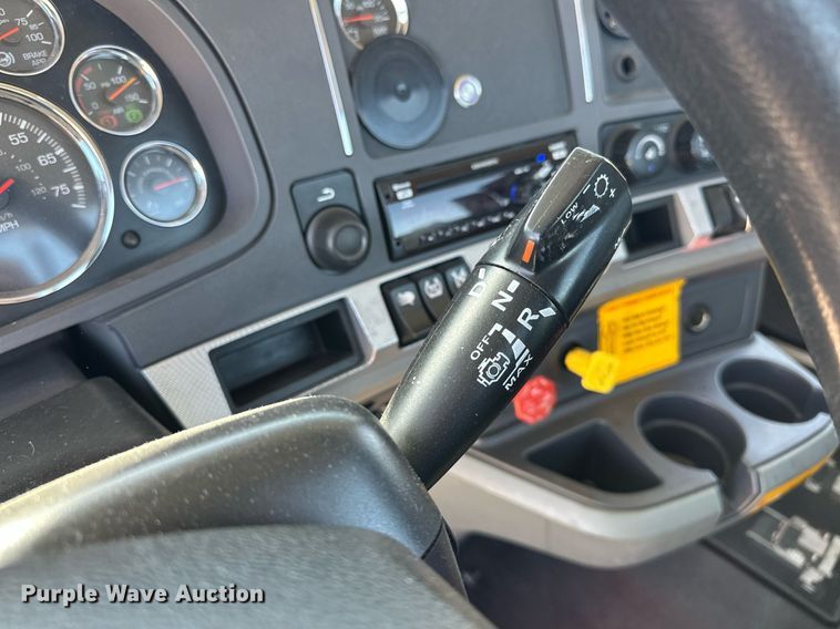 image for item EK0583 2021 Kenworth T680 semi truck