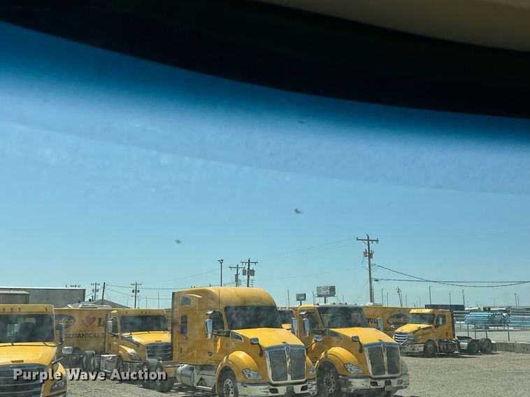 image for item EK0583 2021 Kenworth T680 semi truck